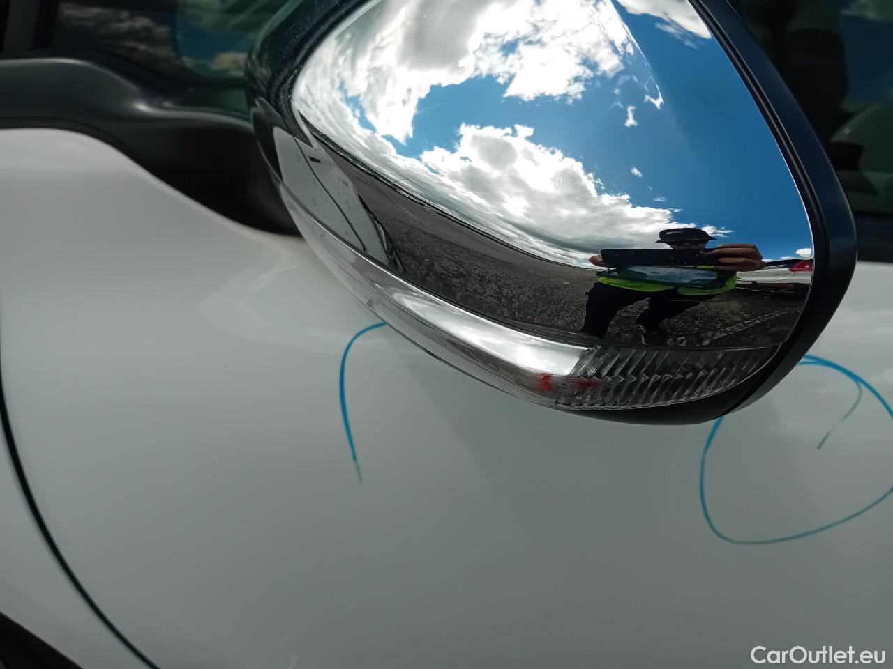  Peugeot  208  Signature 1.5 HDi #20