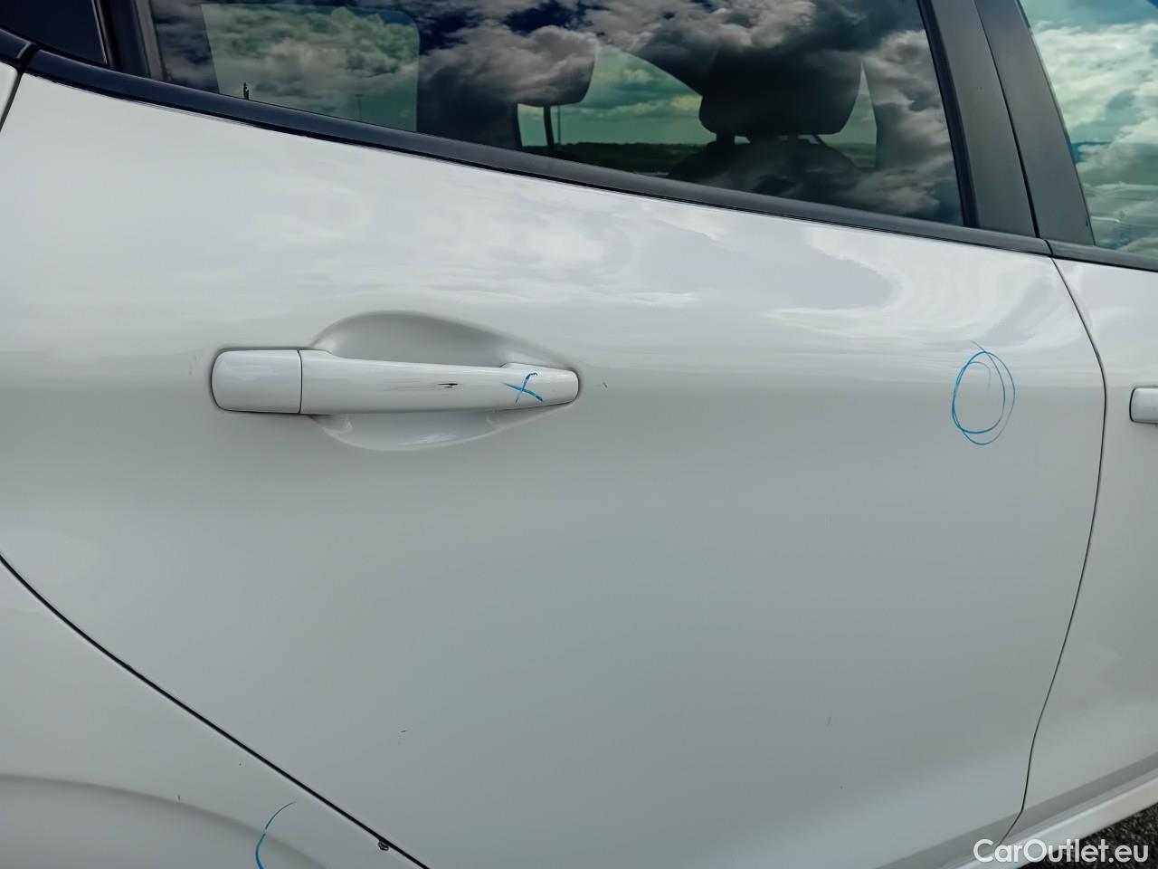  Peugeot  208  Signature 1.5 HDi #37