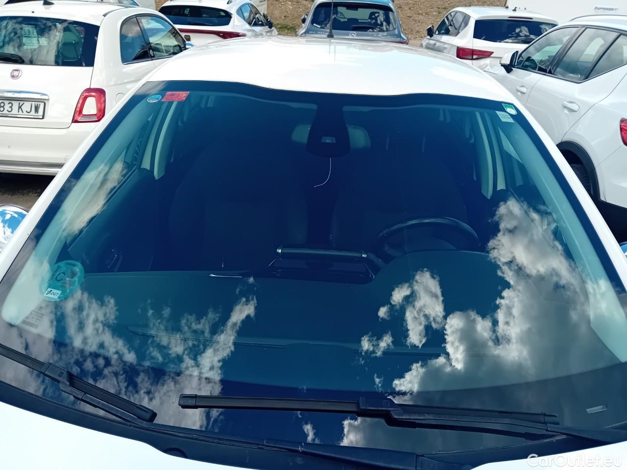  Peugeot  208  Signature 1.5 HDi #9