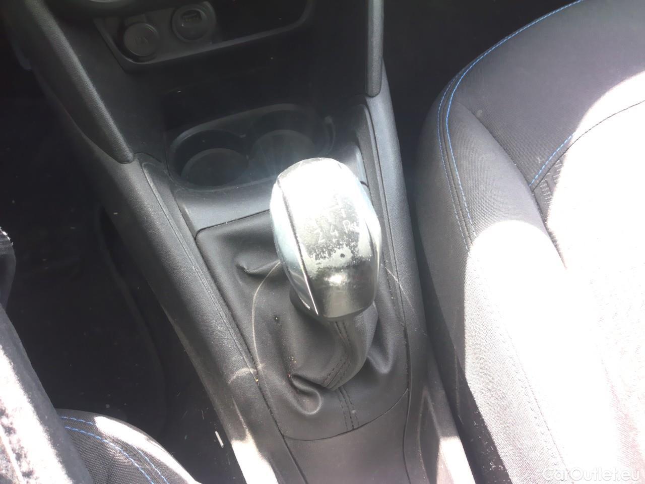  Peugeot  208  Signature 1.5 HDi #44