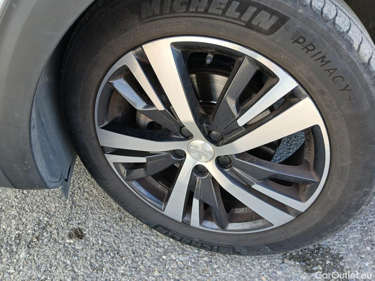  Peugeot  5008  Allure 1.2 PureTech 130CV AT8 7 Plazas E6d #24
