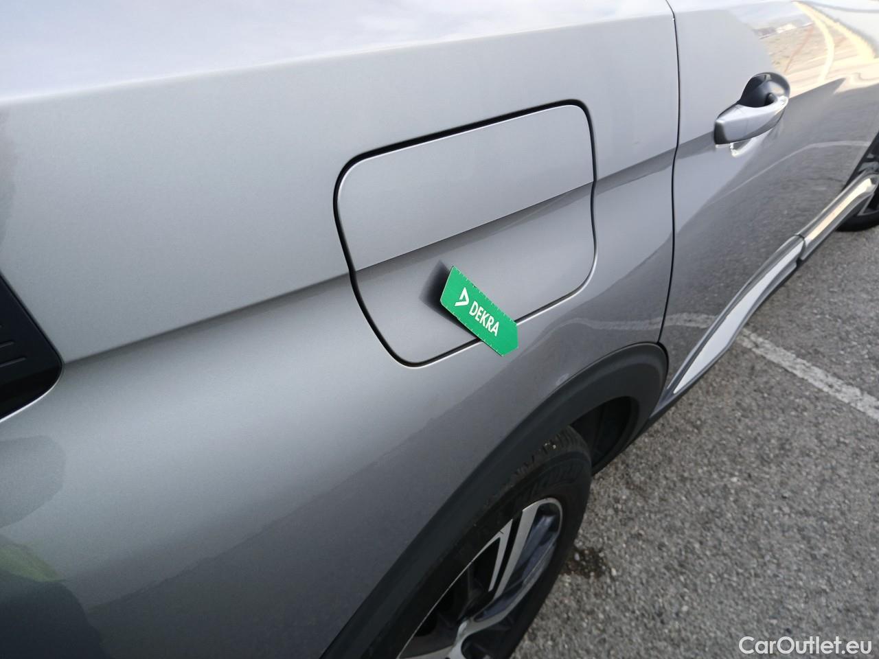  Peugeot  5008  Allure 1.2 PureTech 130CV AT8 7 Plazas E6d #44