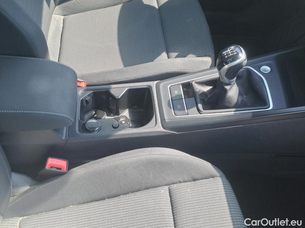  Volkswagen  Golf  VIII Lim. 1.0 TSI 110CV MT6 E6d #10