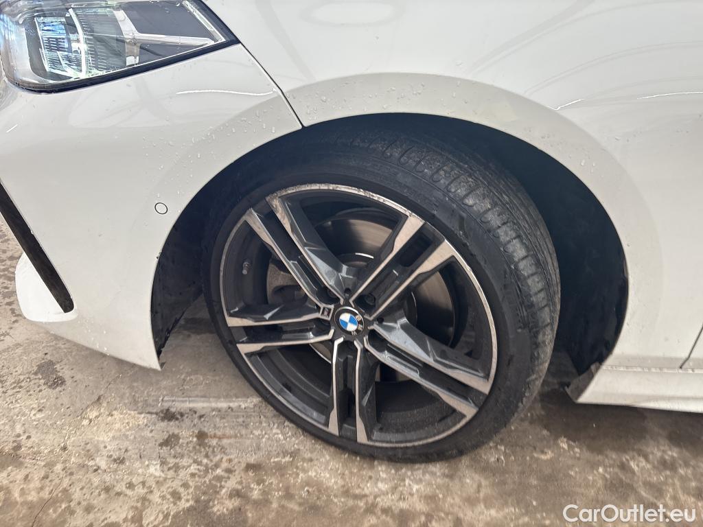  Bmw  Serie 1 BMW Série 1 / 2019 / 5P / Berline 2.0 120D AUTO xDrive M Sport #8