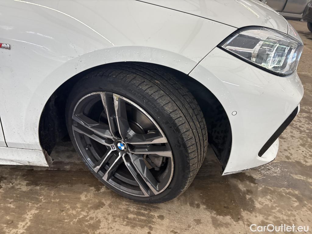 Bmw  Serie 1 BMW Série 1 / 2019 / 5P / Berline 2.0 120D AUTO xDrive M Sport #24
