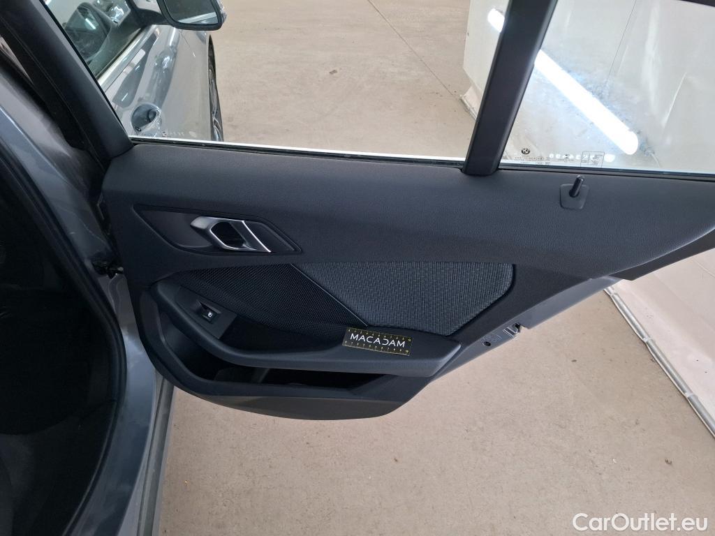  Bmw  Serie 1 BMW Série 1 / 2019 / 5P / Berline 1.5 116D DKG7 Business Design #28