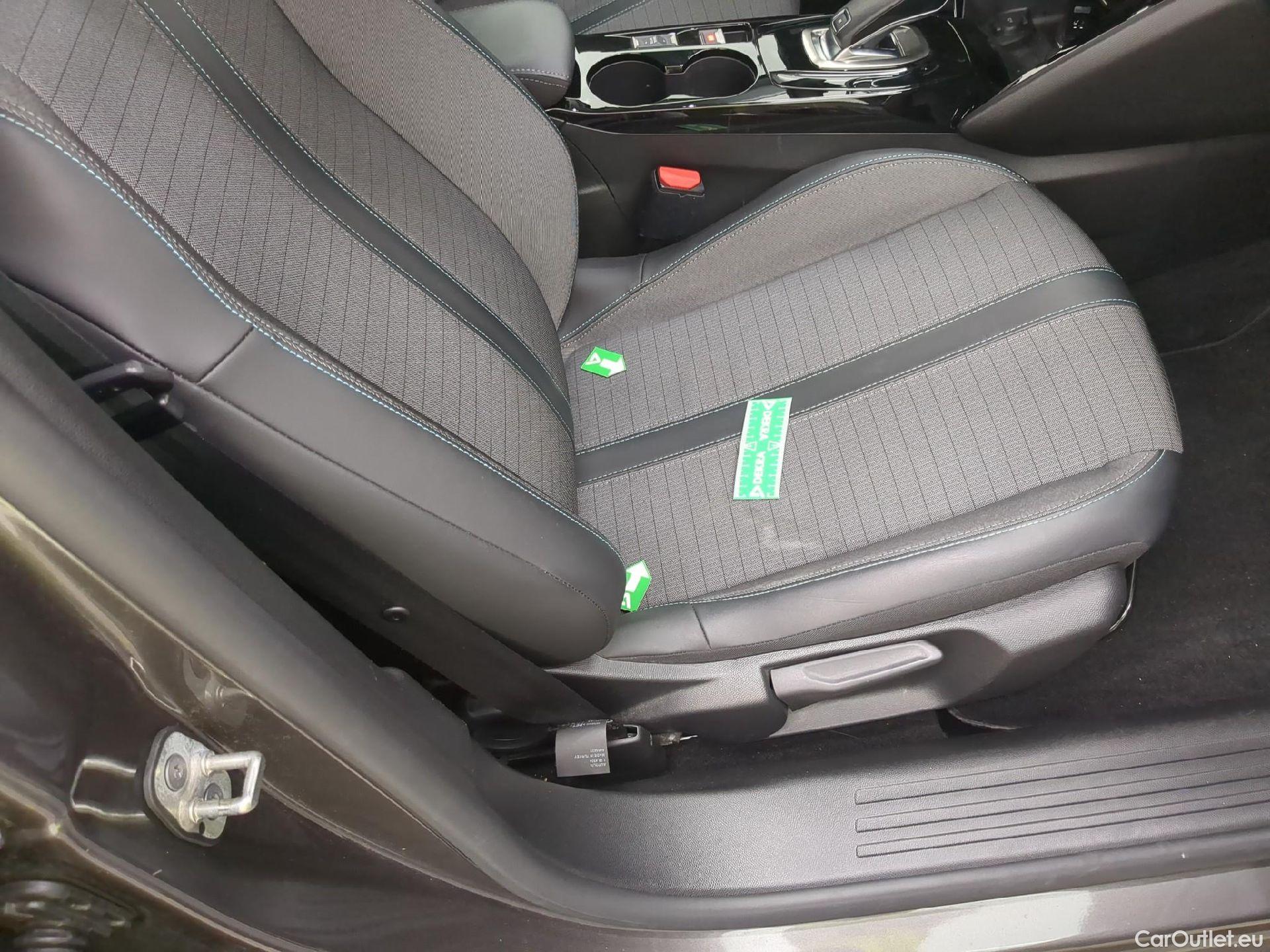  Peugeot  2008  Allure Business 1.5 HDi 130CV BVA8 E6d #16