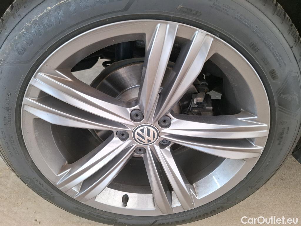  Volkswagen  Tiguan VOLKSWAGEN  / 2016 / 5P / SUV 2.0 TDI 150 DSG7 Carat #11