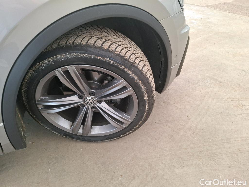  Volkswagen  Tiguan VOLKSWAGEN  / 2016 / 5P / SUV 2.0 TDI 150 DSG7 Carat #4