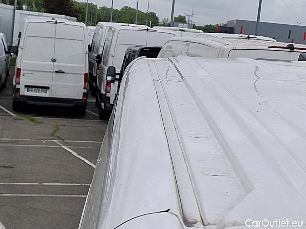  Volkswagen  Crafter  Fourgon Fourgon 30 mittlerer Radstand mit Hochdach FWD 2.0 #52