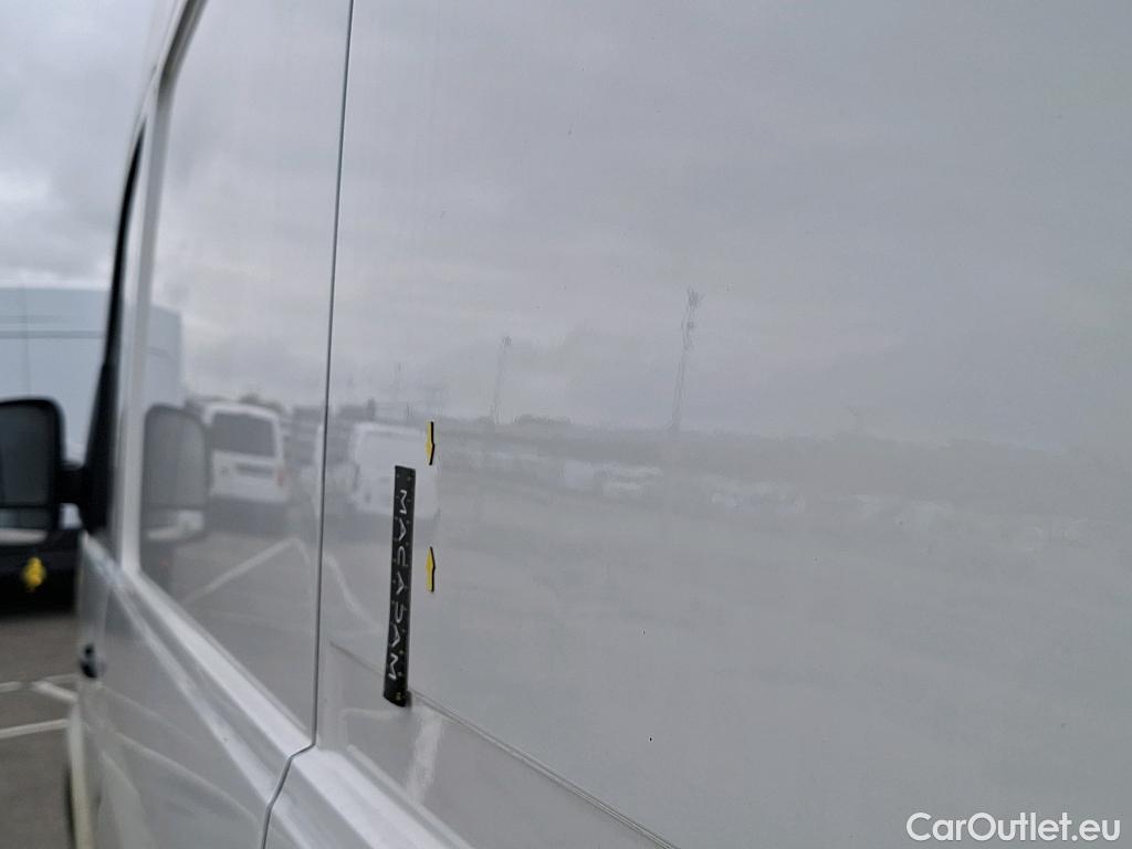  Volkswagen  Crafter  Fourgon Fourgon 30 mittlerer Radstand mit Hochdach FWD 2.0 #82