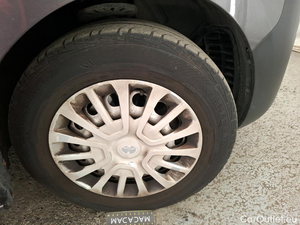  Toyota  Proace TOYOTA  4p Combi 1.5 D LONG 120 D-4D DYNAMIC #24