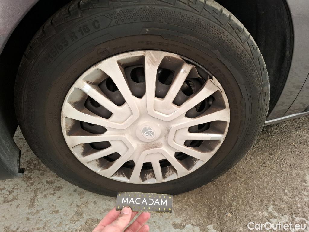  Toyota  Proace TOYOTA  4p Combi 1.5 D LONG 120 D-4D DYNAMIC #33