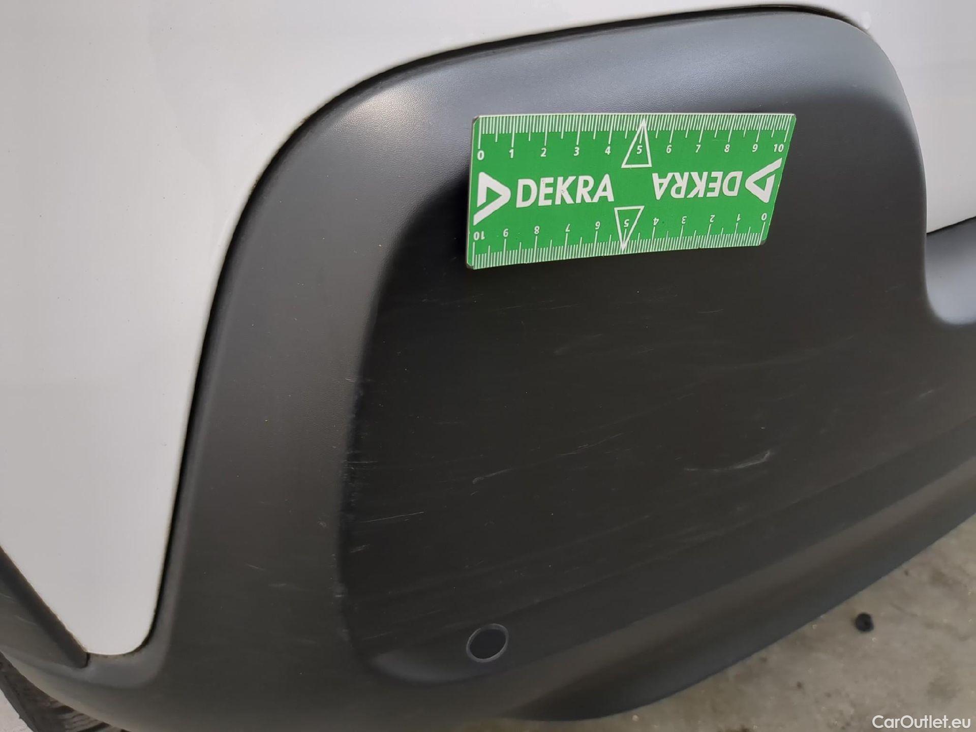  Citroen  C3  Société Feel Nav 1.2 PureTech 80CV BVM5 E6 #22