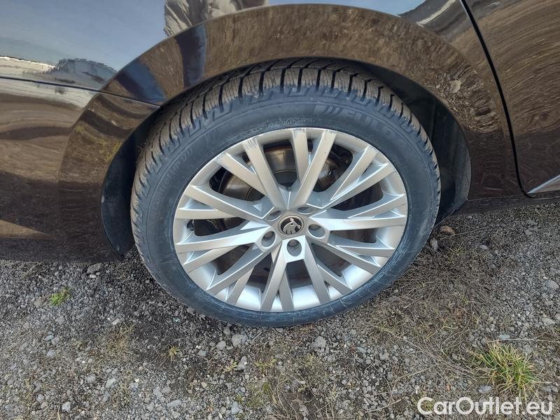  Skoda  Superb  (3V3)(2015) Supe.2.0TDI 147 Style 4x4 Aut #18