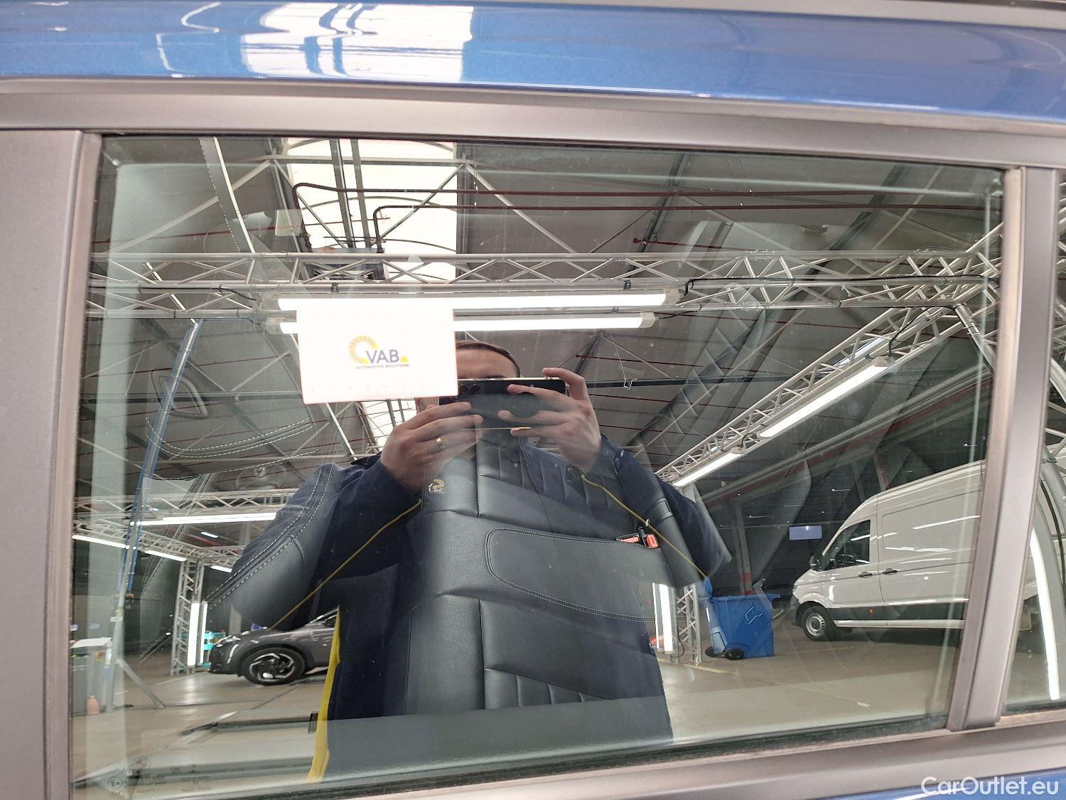  Bmw  Serie 3 BMW, 3-serie Touring '18, BMW 3 Reeks Touring 318dA (100 kW) 5d #18