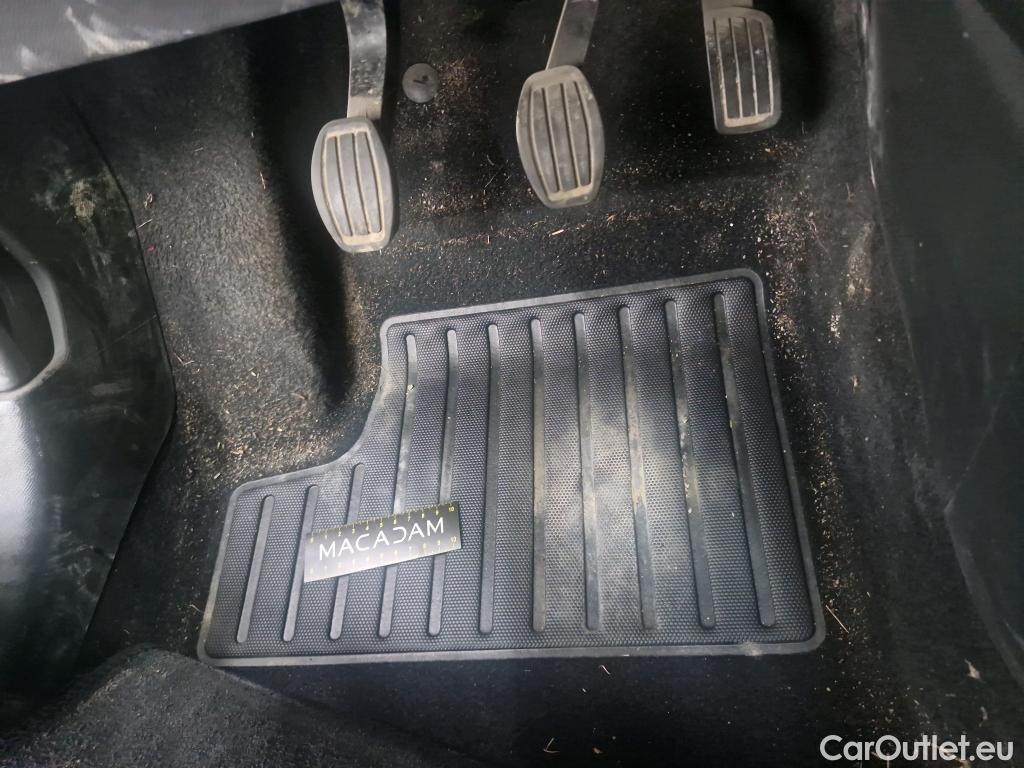  Peugeot  208  Premium 1.5 HDi 100CV BVM6 E6d #46