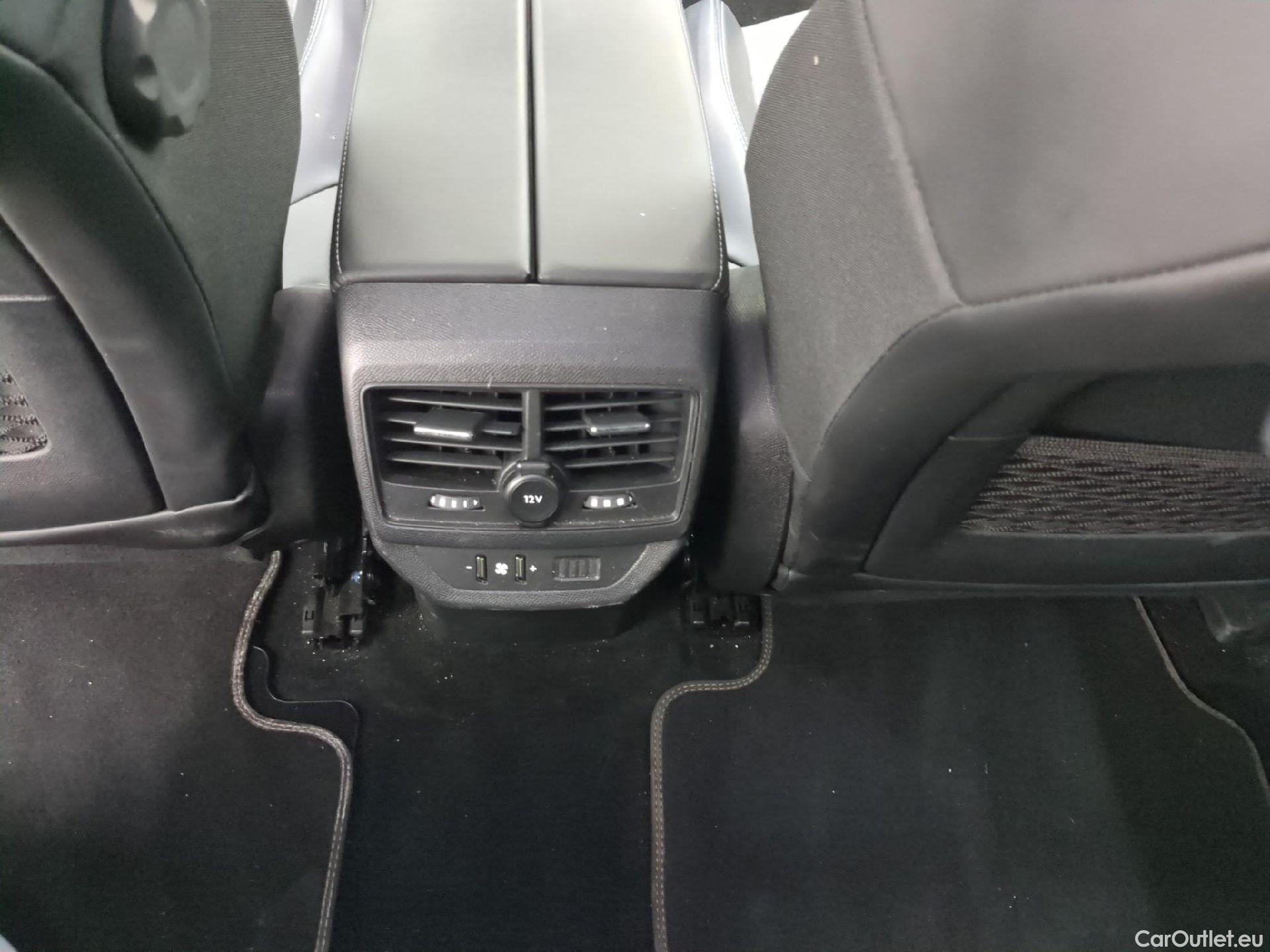  Peugeot  5008  Allure Pack 1.5 HDi 130CV BVA8 7 Sieges E6d #4