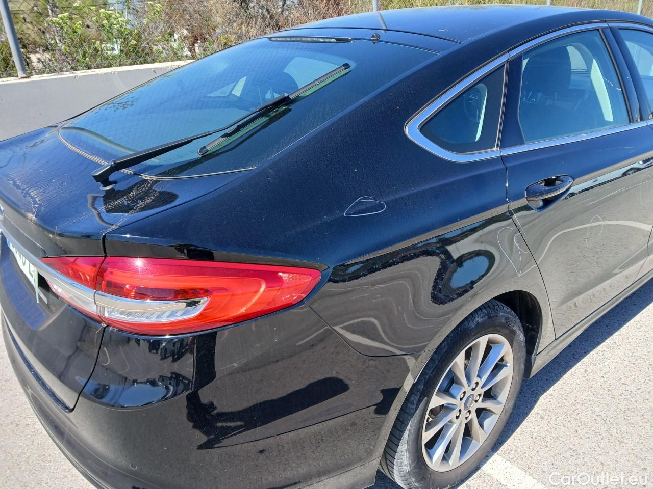  Ford  Mondeo FORD  / 2014 / 5P / berlina con portón 2.0 TDCi 110kW (150CV) Titanium 235 #26