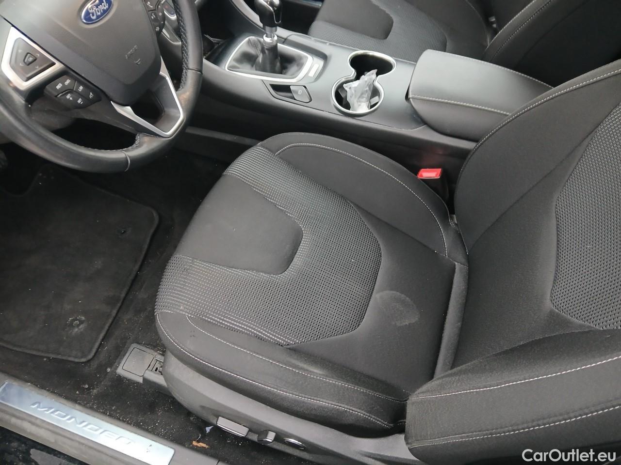 Ford  Mondeo FORD  / 2014 / 5P / berlina con portón 2.0 TDCi 110kW (150CV) Titanium 235 #15