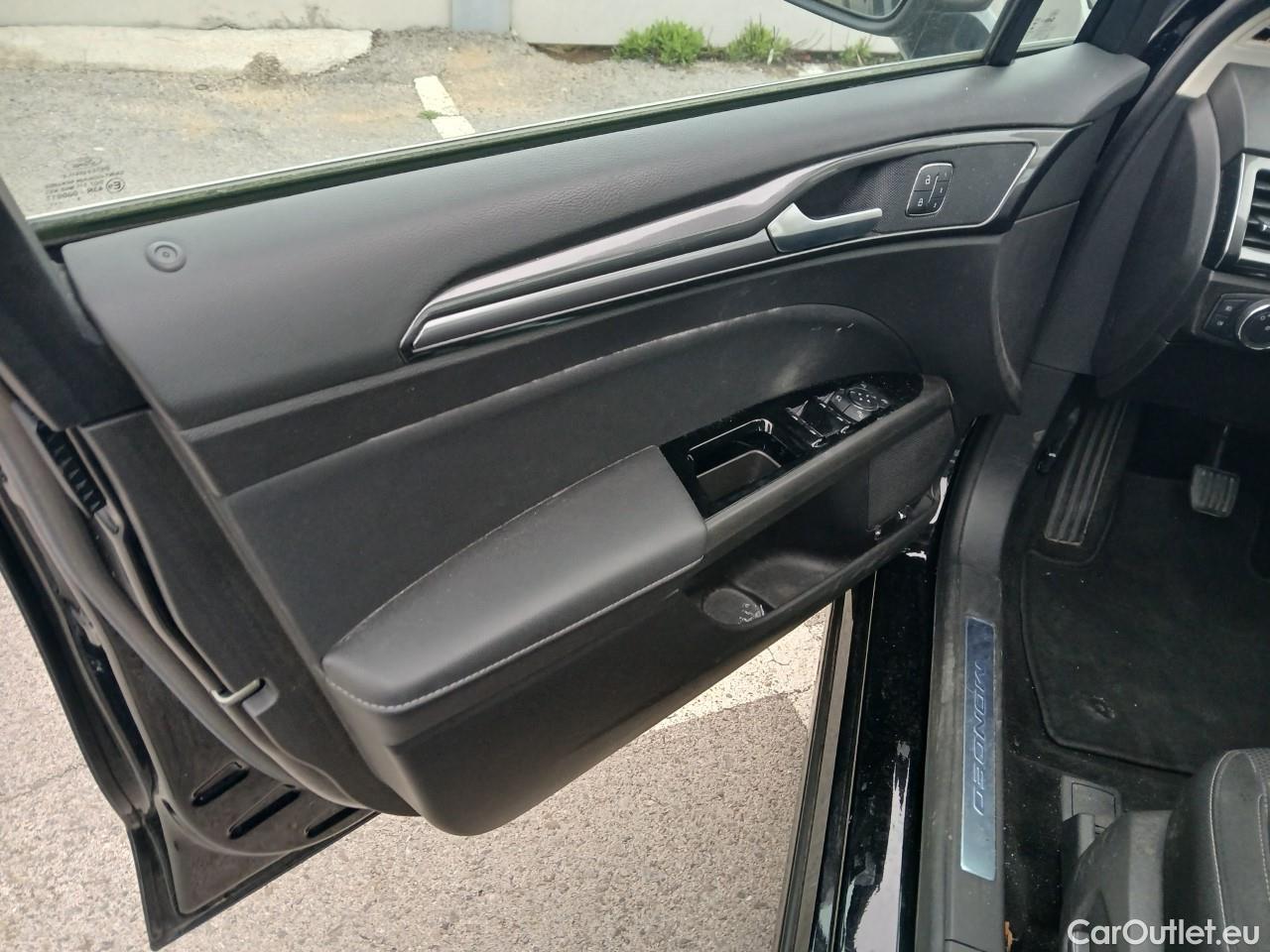 Ford  Mondeo FORD  / 2014 / 5P / berlina con portón 2.0 TDCi 110kW (150CV) Titanium 235 #18