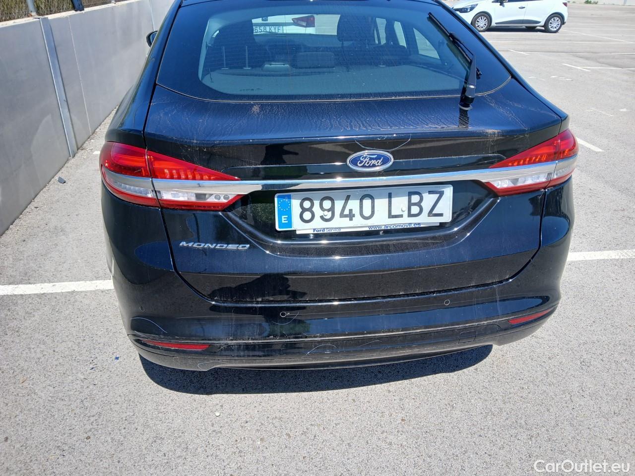  Ford  Mondeo FORD  / 2014 / 5P / berlina con portón 2.0 TDCi 110kW (150CV) Titanium 235 #18