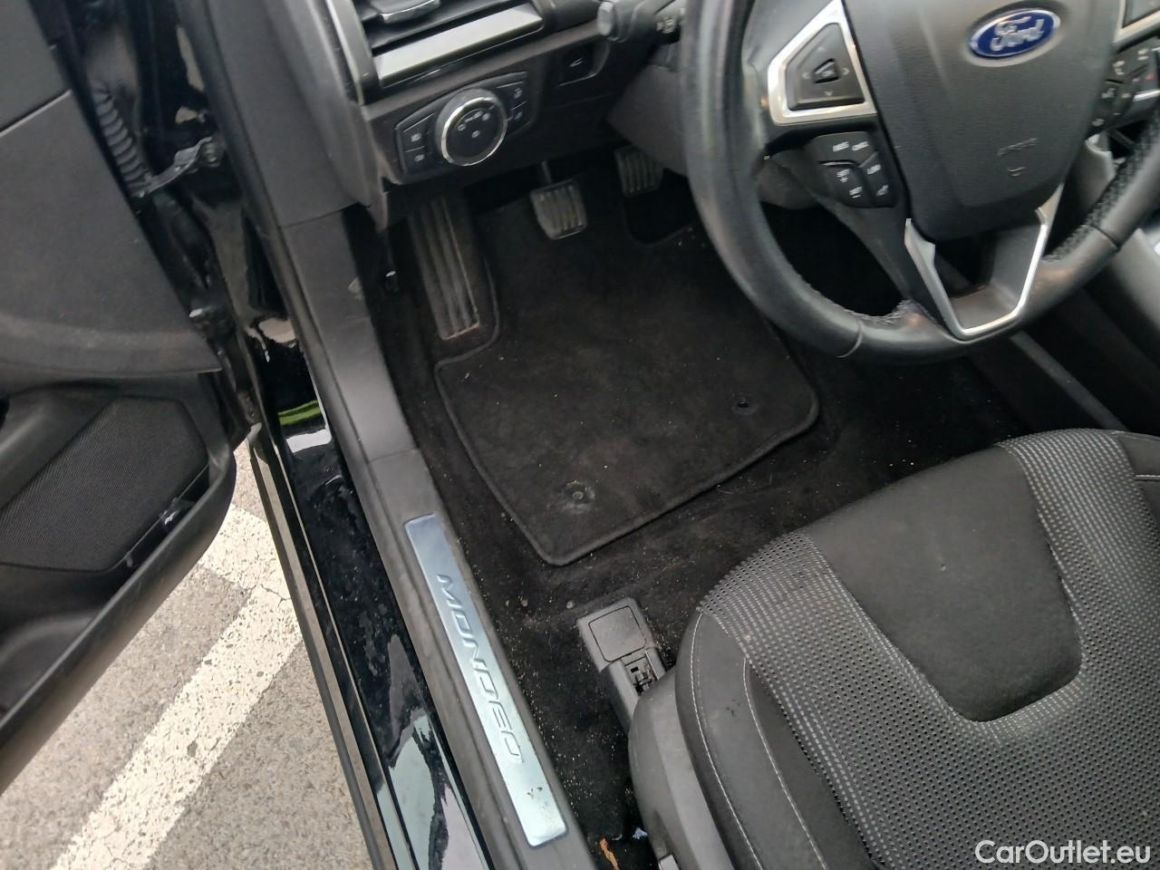  Ford  Mondeo FORD  / 2014 / 5P / berlina con portón 2.0 TDCi 110kW (150CV) Titanium 235 #13