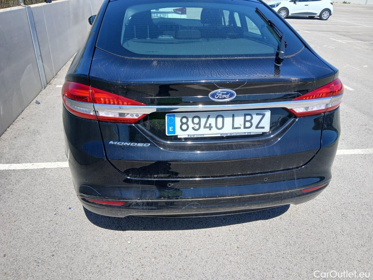  Ford  Mondeo FORD  / 2014 / 5P / berlina con portón 2.0 TDCi 110kW (150CV) Titanium 235 #21