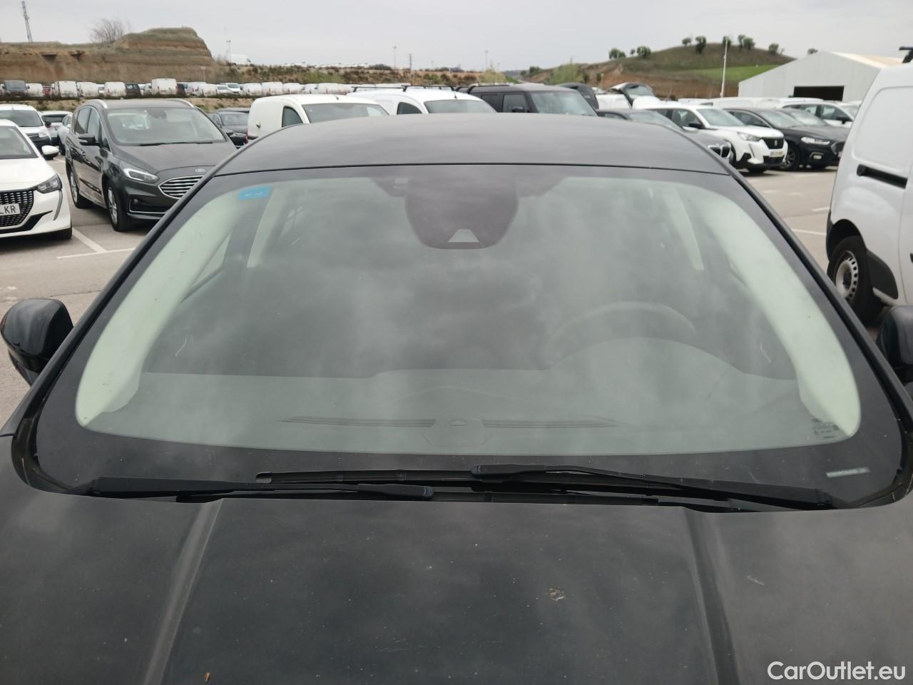  Ford  Mondeo FORD  / 2014 / 5P / berlina con portón 2.0 TDCi 110kW (150CV) Titanium 235 #48