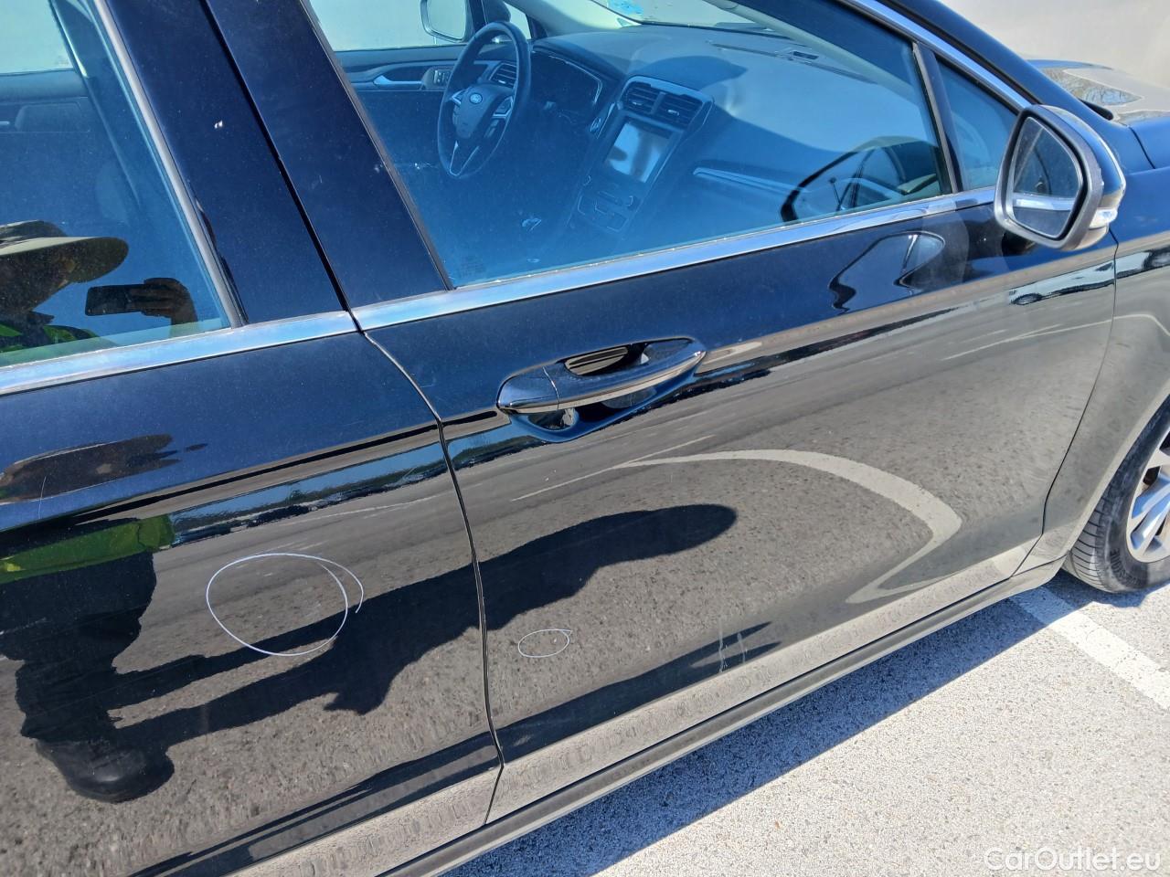 Ford  Mondeo FORD  / 2014 / 5P / berlina con portón 2.0 TDCi 110kW (150CV) Titanium 235 #30