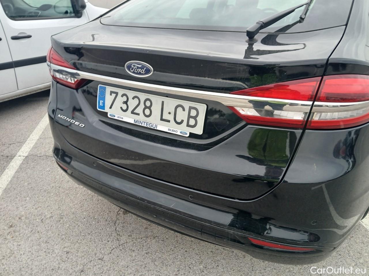  Ford  Mondeo FORD  / 2014 / 5P / berlina con portón 2.0 TDCi 110kW (150CV) Titanium 235 #32