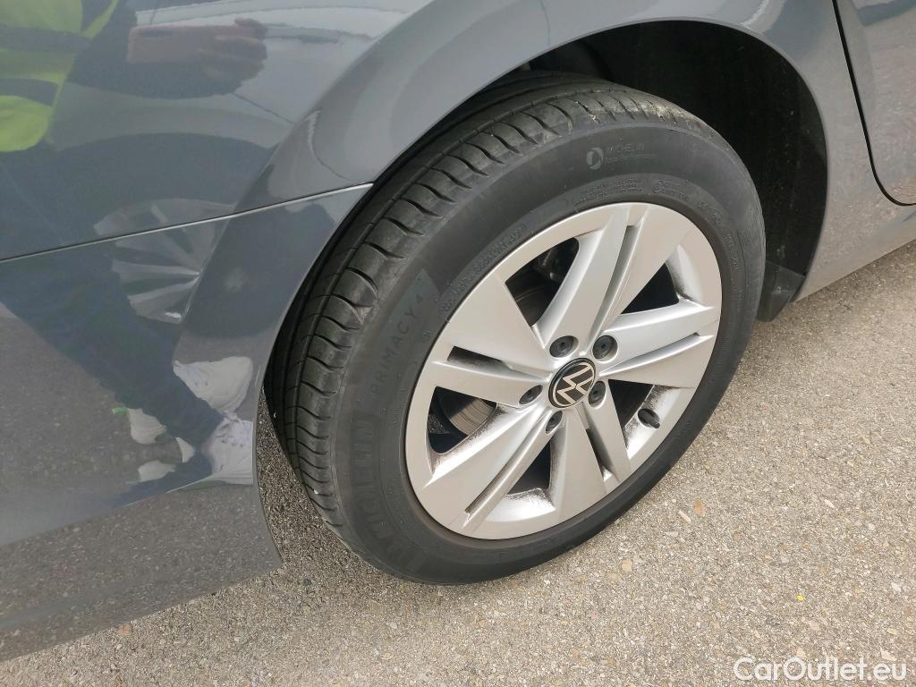  Volkswagen  Golf  VIII Variant Life 2.0 TDI 115CV AT7 E6d #5