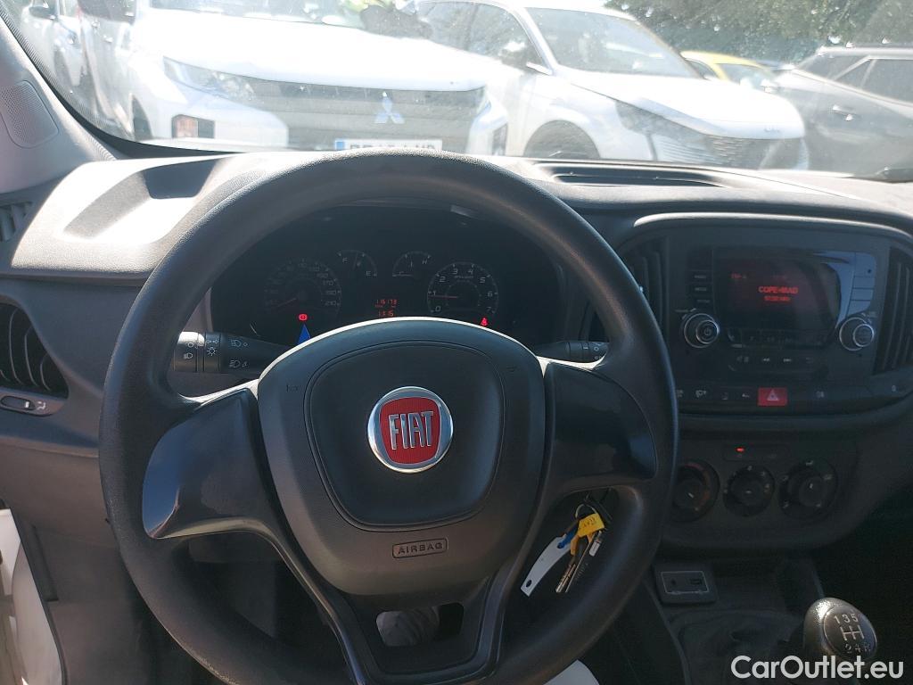 Fiat  Doblo FIAT Doblò Cargo/2015/3P/furgón derivado de turismo Cargo Base 1.3 Multijet 70kW (95CV) #28