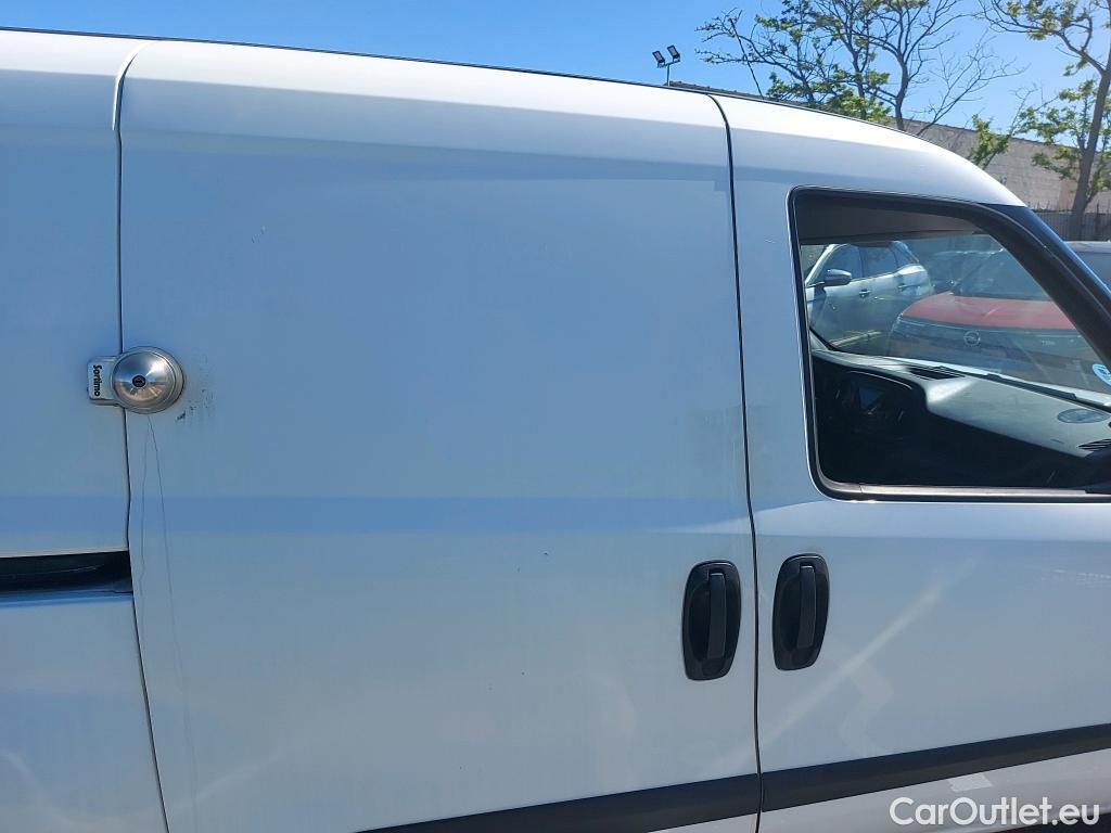  Fiat  Doblo FIAT Doblò Cargo/2015/3P/furgón derivado de turismo Cargo Base 1.3 Multijet 70kW (95CV) #10