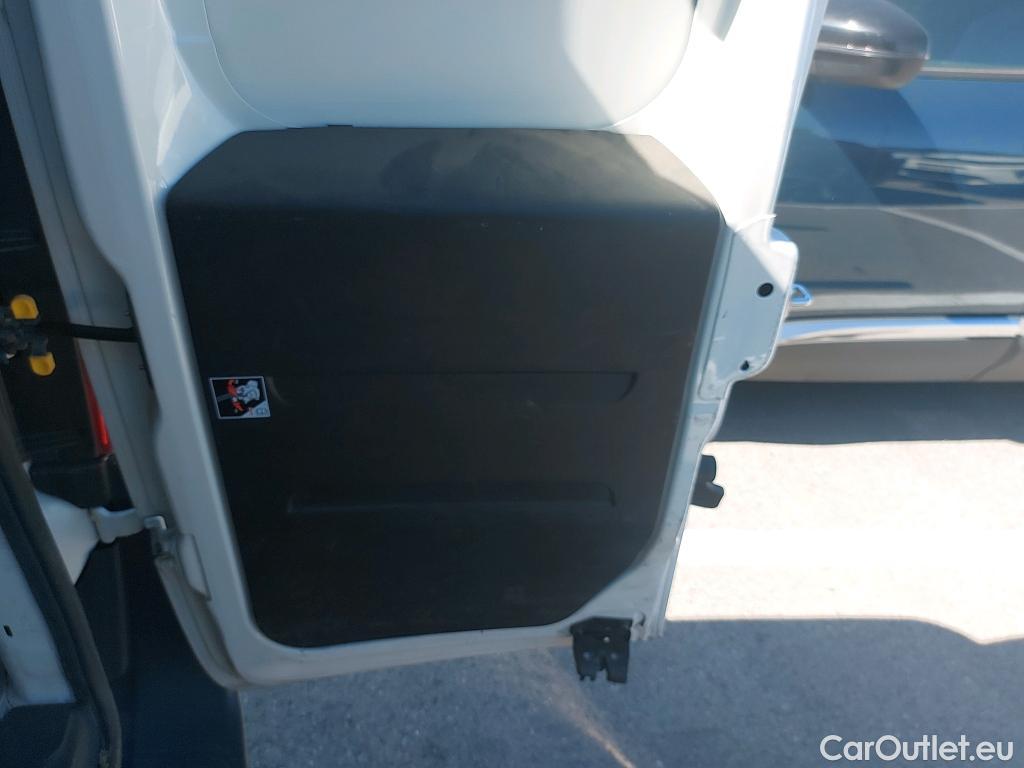  Fiat  Doblo FIAT Doblò Cargo/2015/3P/furgón derivado de turismo Cargo Base 1.3 Multijet 70kW (95CV) #22