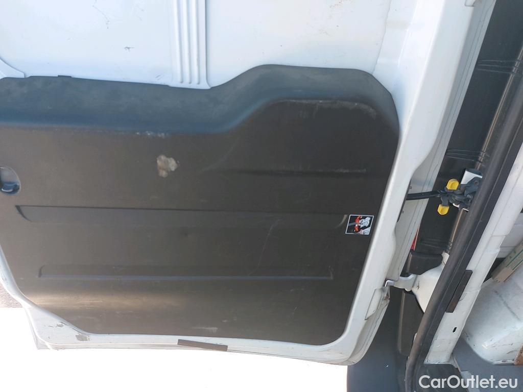  Fiat  Doblo FIAT Doblò Cargo/2015/3P/furgón derivado de turismo Cargo Base 1.3 Multijet 70kW (95CV) #24