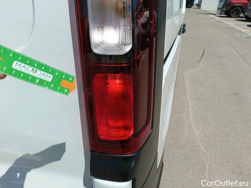  Land Rover  Discovery NISSAN NV300 / 2016 / 5P / furgón 2.0dCi 88kW L1H1 Optima Pta Izq #7