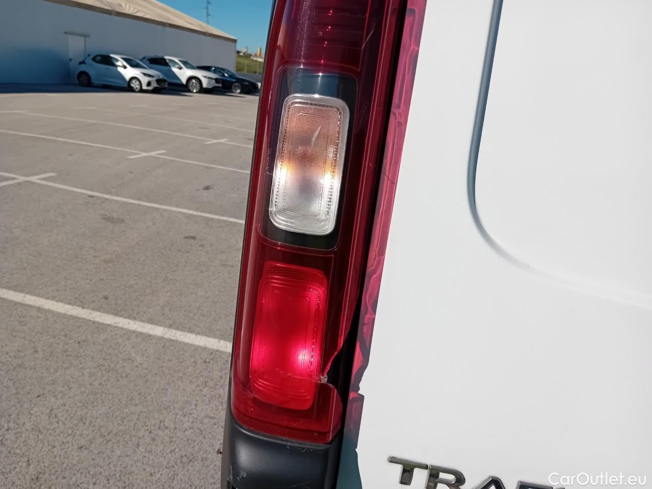  Renault  Trafic  III Furgón L1H1 2 7t 1.6 dCi 120CV MT6 E6 #32
