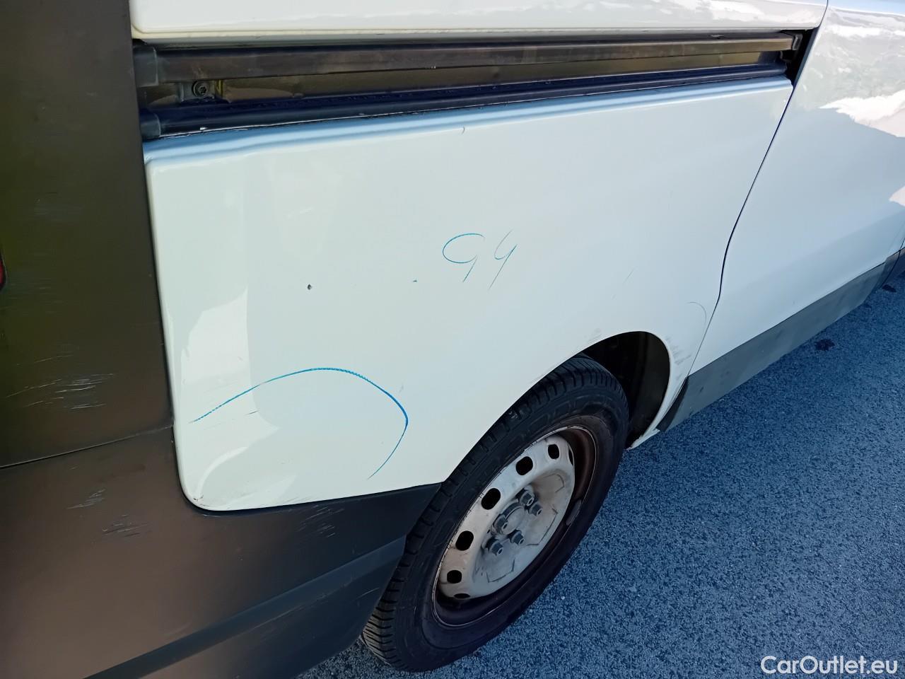  Renault  Trafic  III Furgón L1H1 2 7t 1.6 dCi 120CV MT6 E6 #47