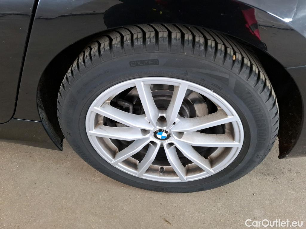  Bmw  Serie 3 BMW Série 3 Touring / 2018 / 5P / Break 318d 150ch Business Design BVA8 #15