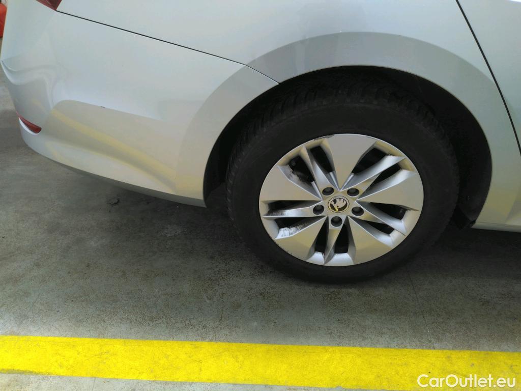  Skoda  Octavia  Break Business 2.0 TDI 115CV BVA7 E6d #17