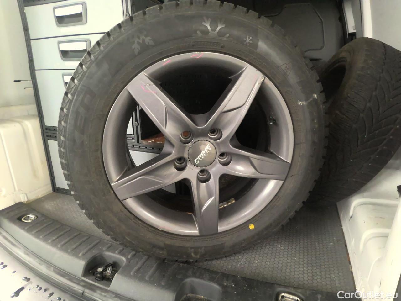  Volkswagen  Caddy  TDI 75 Maxi Aut. #2
