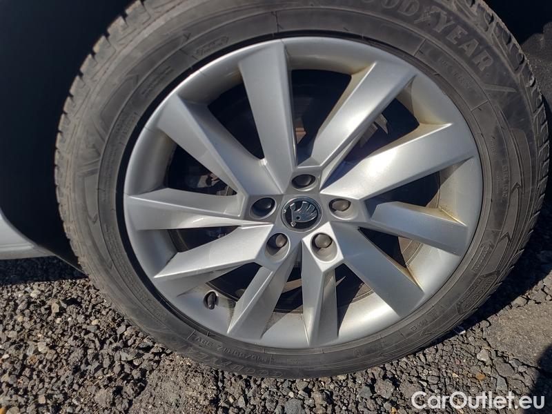  Skoda  Superb  Combi (3V5)(2015) Su.C.2.0TDI 147 4x4 Style Aut #3