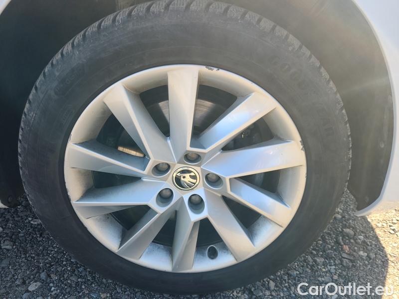  Skoda  Superb  Combi (3V5)(2015) Su.C.2.0TDI 147 4x4 Style Aut #5