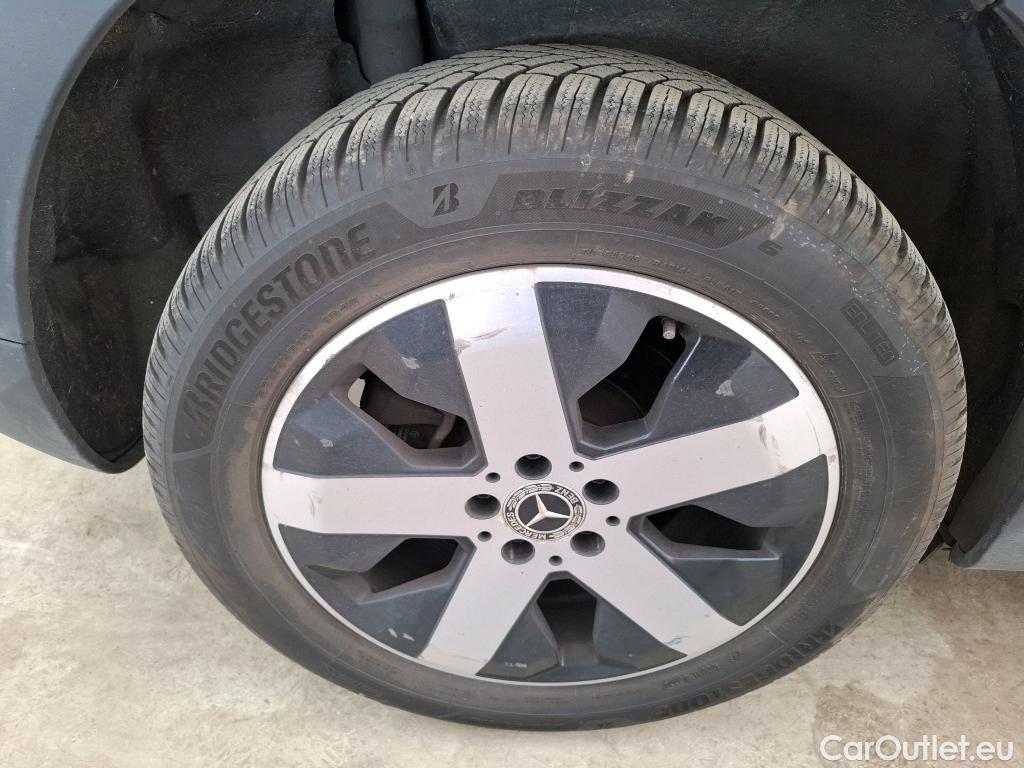  Mercedes  GLB MERCEDES-BENZ  / 2019 / 5P / SUV  200 d Business Line #38
