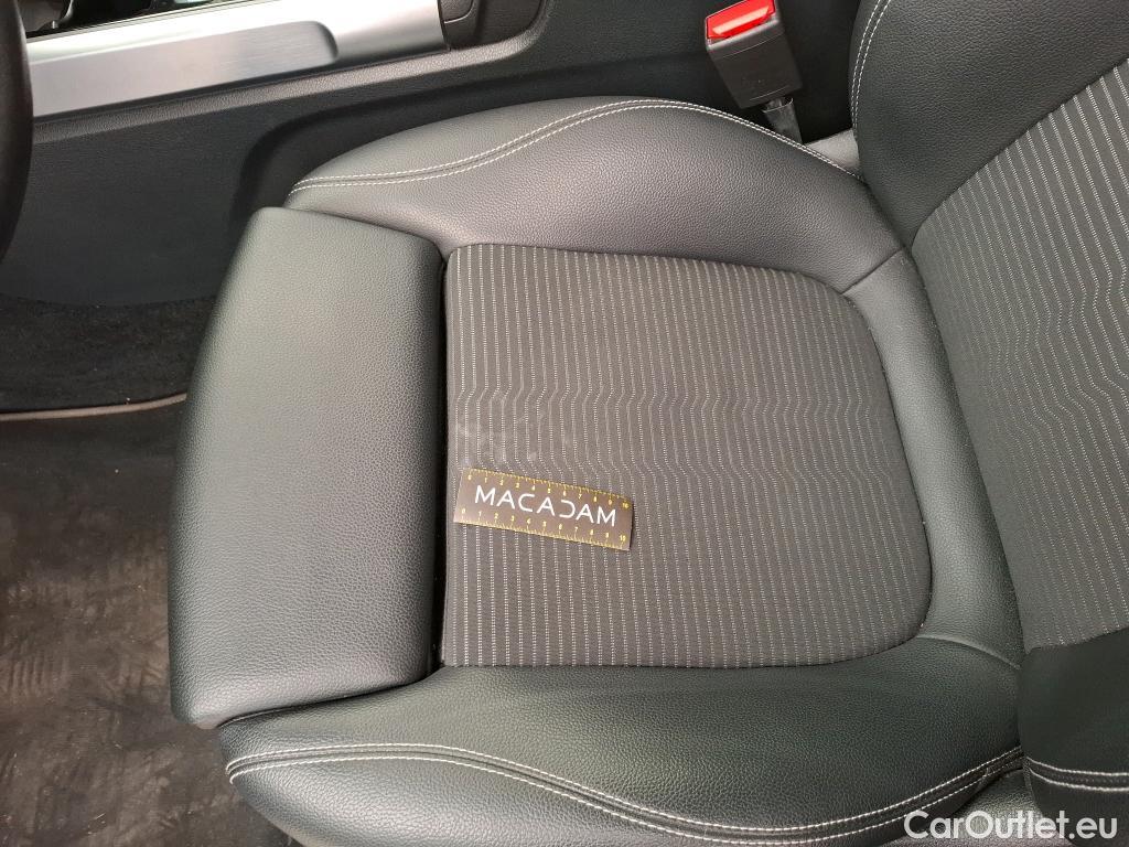  Mercedes  GLB MERCEDES-BENZ  / 2019 / 5P / SUV  200 d Business Line #61