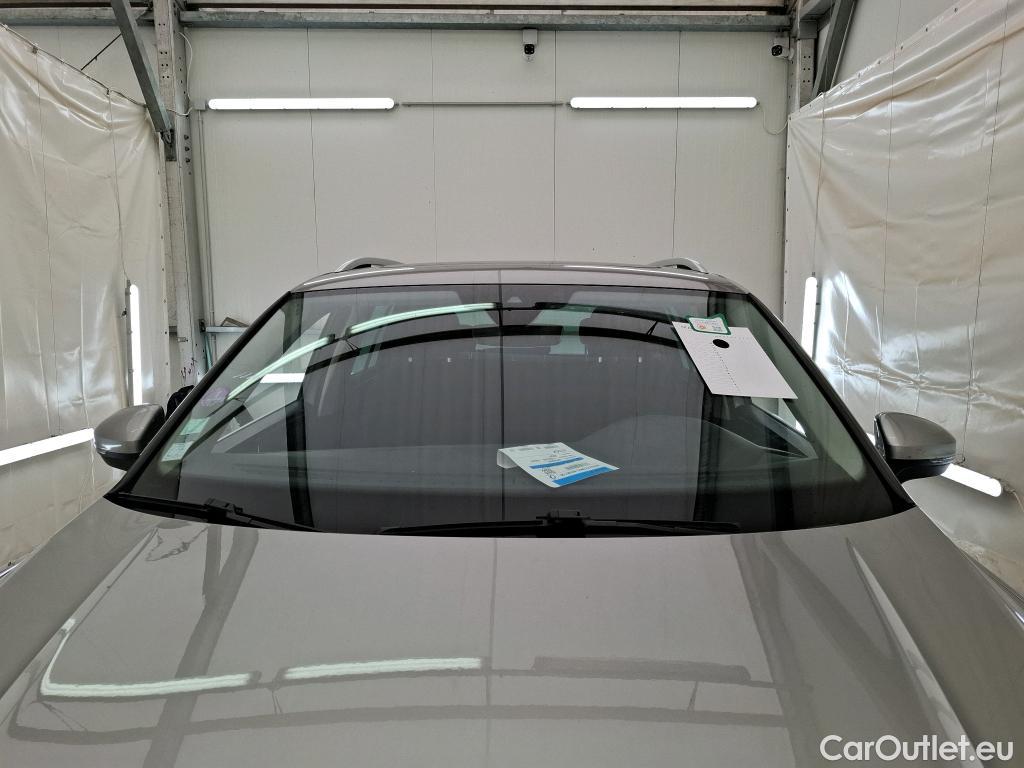  Volkswagen  Tiguan VOLKSWAGEN  / 2016 / 5P / SUV 1.5 TSI 150 EVO DSG7 Carat #24