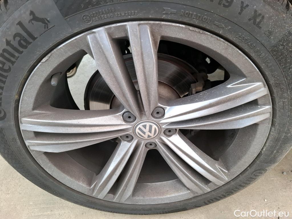  Volkswagen  Tiguan VOLKSWAGEN  / 2016 / 5P / SUV 1.5 TSI 150 EVO DSG7 Carat #4