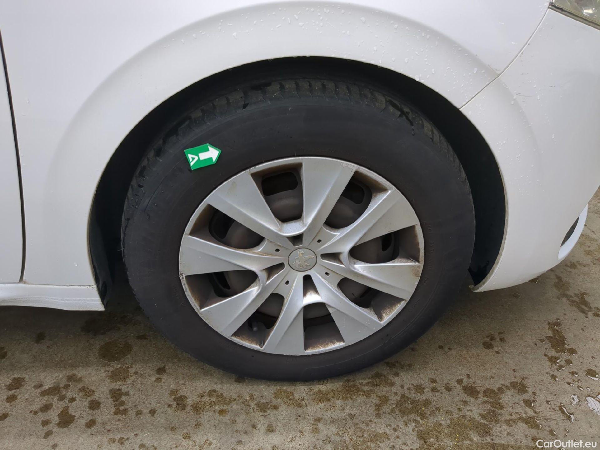  Peugeot  208  Affaire Premium 1.6 HDi 75CV BVM5 E6 #6