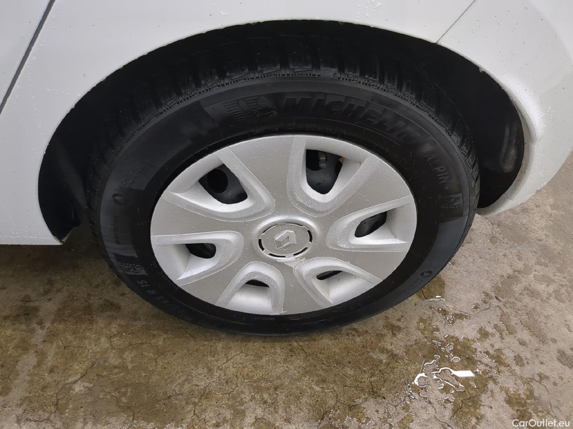  Renault  Clio  IV Air 1.5 dCi 75CV BVM5 E6 #14